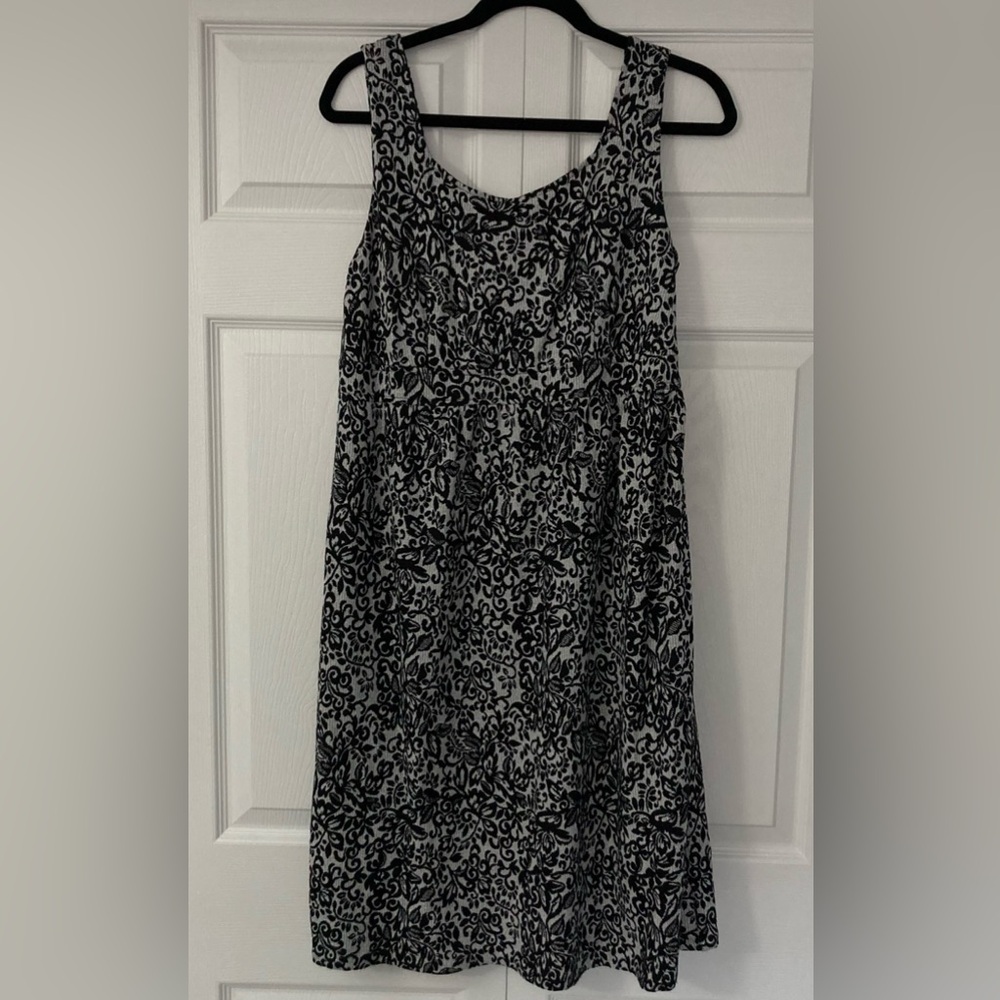 Black And Silver Knee Length Maternity Dress Size medium Liz Lange Sleeveless